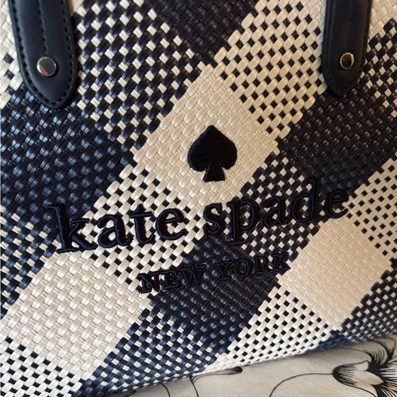 Kate Spade woven Navy and white - Picture 2 of 4